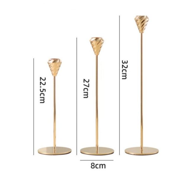 Lustre décoratif doré, style raffiné