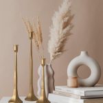 Éclairage doré en fonte, ambiance raffinée