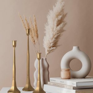 Éclairage doré en fonte, ambiance raffinée