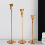 Chandelier en fonte avec cônes décoratifs