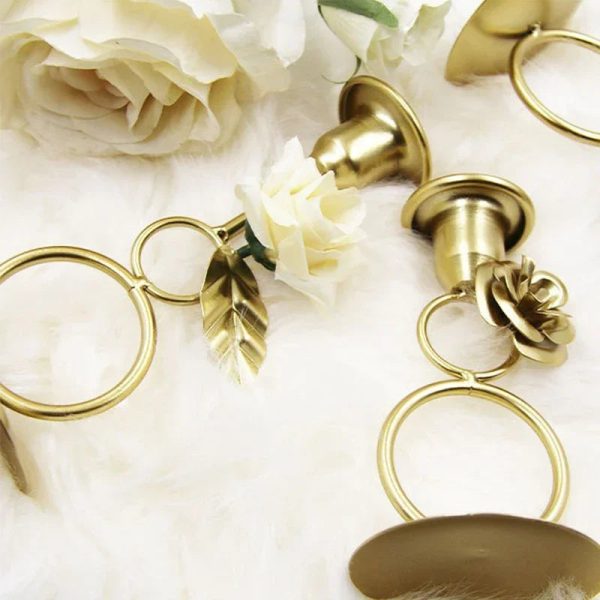 Chandelier fleuri doré pour une touche glamour