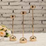 Chandelier doré en fer forgé avec pied boule