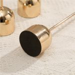 Pied boule doré, chandelier en fonte raffinée