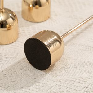 Pied boule doré, chandelier en fonte raffinée