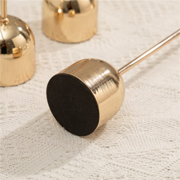 Pied boule doré, chandelier en fonte raffinée