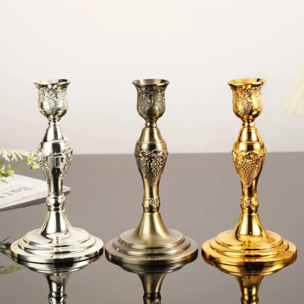 Élégant chandelier doré en fonte de style vigne