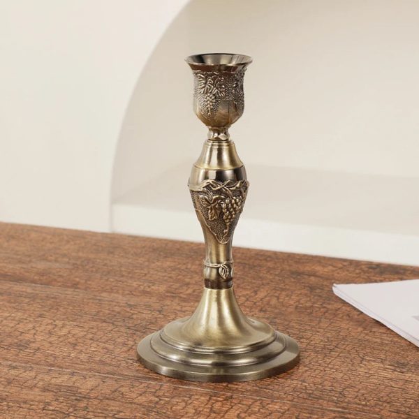 Chandelier doré au design floral en fer forgé