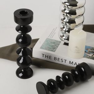 Éclairage suspendu noir en bois, style contemporain