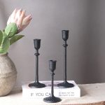 Chandelier en métal noir style médiéval