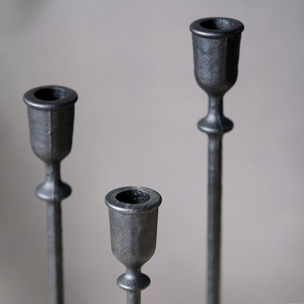 Luminaire noir en fer forgé à trois bras