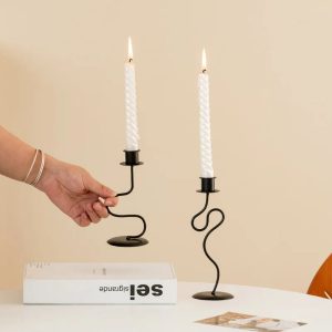 Suspension moderne en métal noir