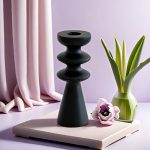 Bougeoirs noirs Totem, une touche moderne pour votre table