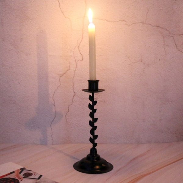 Chandelier en fer forgé avec design de feuille