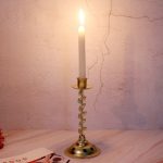 Lumière suspendue en métal noir avec tige feuille