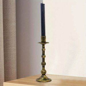 Chandelier en fonte avec finition dorée élégante