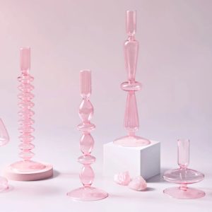 Bougeoir en verre rose parfait pour une ambiance chaleureuse