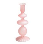 Chandelier design en verre rose pour un look contemporain
