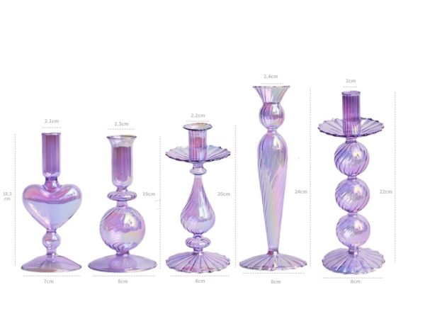 Chandelier en verre, nuance violette pour intérieur stylé