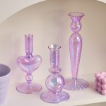 Chandelier violet irisé, accessoire de décoration