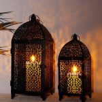 Lanterne décorative en métal noir, design ajouré élégant