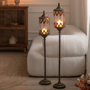 Lanterne sur pied avec design classique en métal