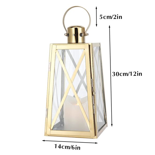 Accessoire décoratif : lanterne dorée et moderne