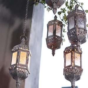 Lanterne en fonte avec motifs marocains traditionnels