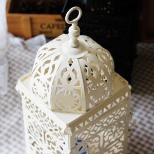 Élégante lanterne en fer forgé de style marocain