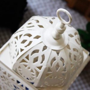 Lanterne décorative blanche en métal forgé