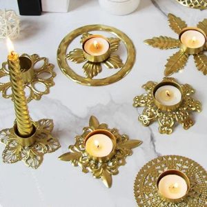 Bougeoir doré élégant pour décoration intérieure