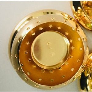 Boule dorée en fonte, idéale pour l'éclairage d'ambiance