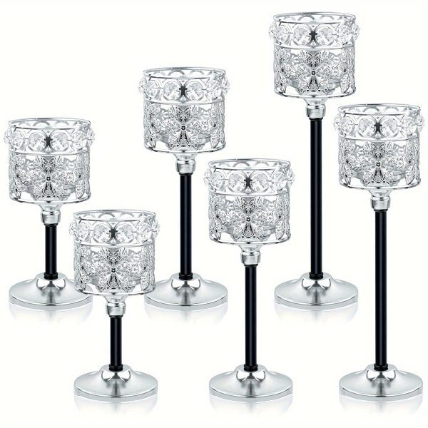 Accessoires décoratifs dorés inspirés du style Art Déco