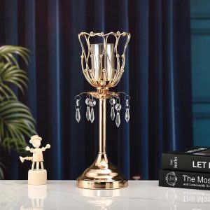 Élégant photophore doré pour une ambiance chaleureuse