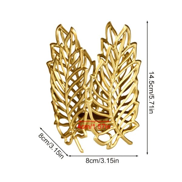 Élément de décoration en métal avec finition dorée