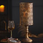 Lanterne en fer forgé au design ancien