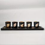 Élégant photophore noir, décoré de feuilles dorées