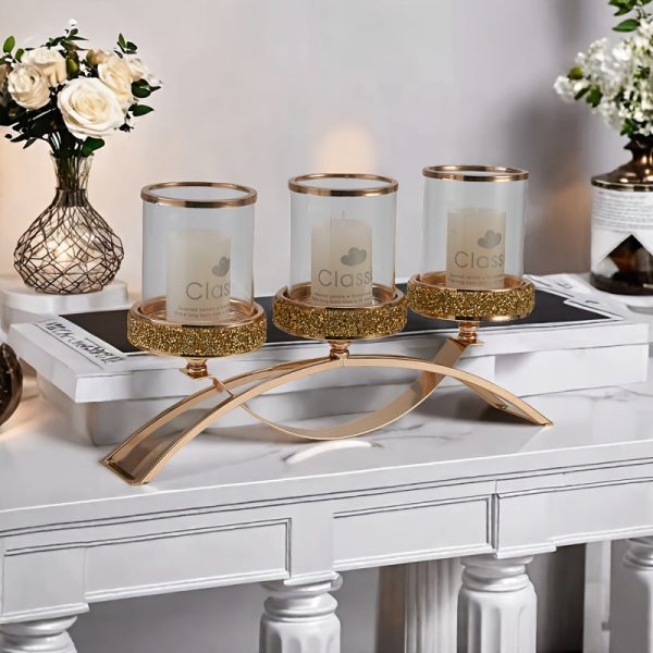 Photophore en verre avec trois bougies élégantes