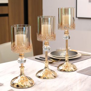 Bague en cristal sur photophore en verre élégant