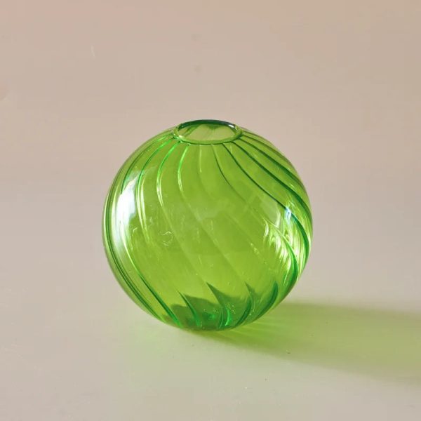 Vase en verre strié, parfait pour petites fleurs